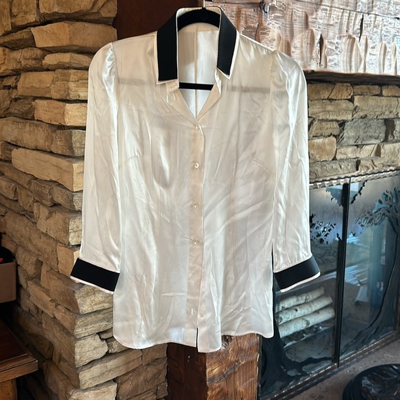 Auth. Dolce & Gabbana silk 3/4 sleeves button blouse - Picture 2 of 9